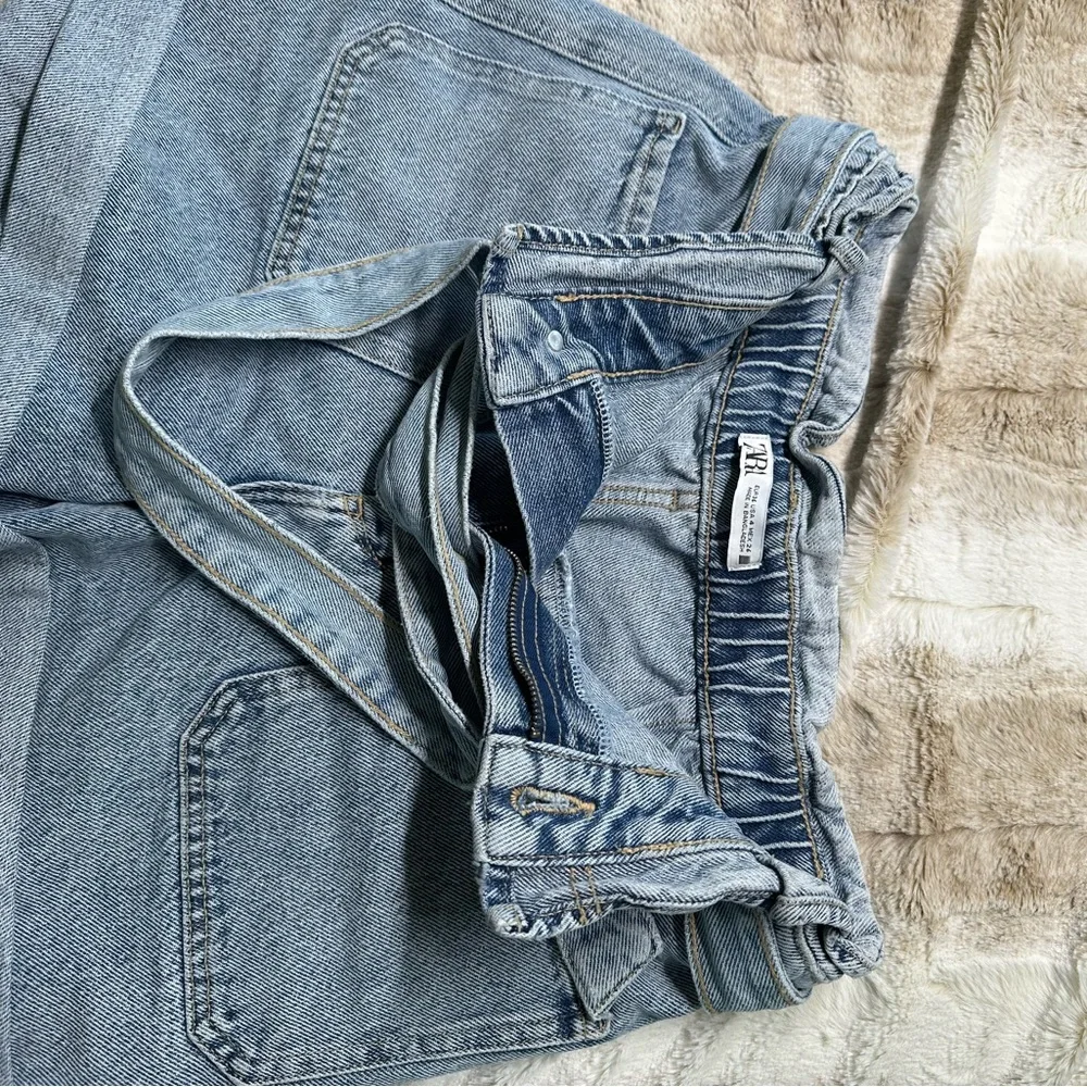 Zara Women’s Baggy Paperbag Shorts size 4 Light Wash Denim